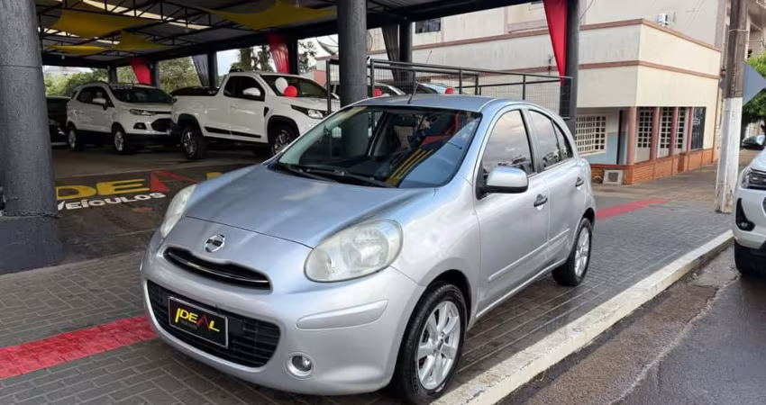 Nissan March SV 1.6 16V Flex Fuel  - Prata - 2012/2013