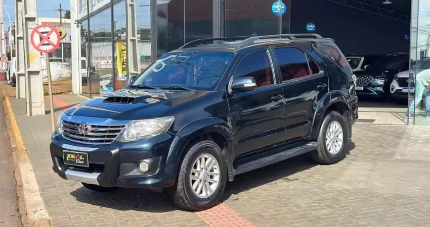 Toyota Hilux SW4 SRV 4X4 - Preta - 2014/2014