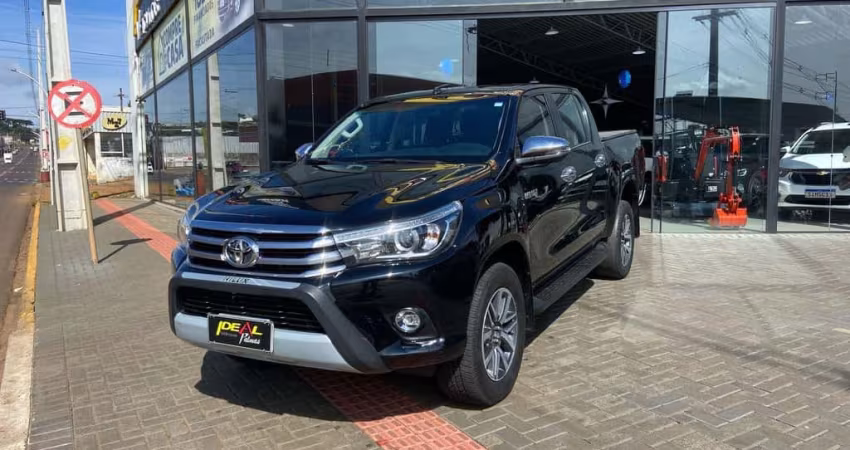 Toyota Hilux  SRX 4x4 - Preta - 2017/2018