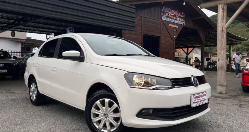Volkswagen Voyage 1.6/1.6 City  Mi Total Flex 8V 4p  - Branca - 2013/2014