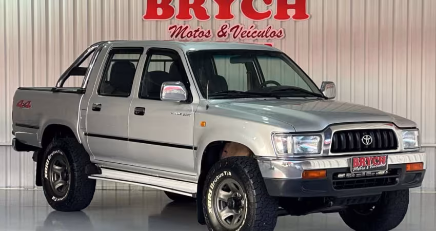 Toyota Hilux CD SRV 4x4 3.0 8V 116cv TB Diesel  - Prata - 2004/2004