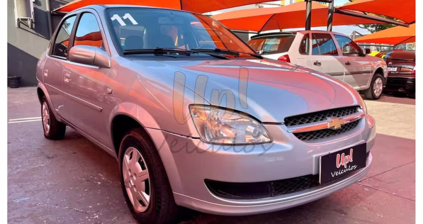 Chevrolet Classic LS - Prata - 2010/2011
