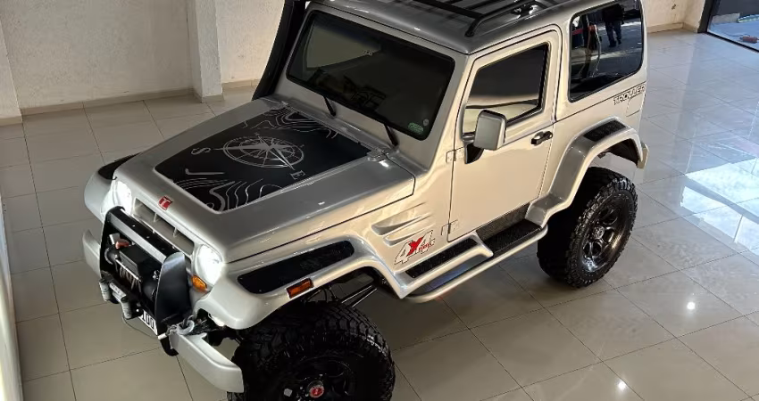 TROLLER T4 4X4 SUPER EQUIPADO, PNEUS NOVOS, GUINCHO, LIFT DE SUSPENSÃO, SUPER EQUIPADO, SUPER CONSER
