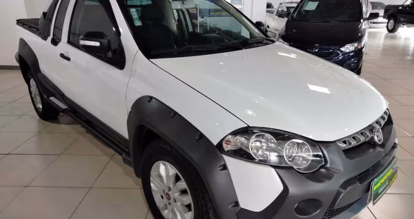 Fiat Strada Adventure 1.8/ 1.8 LOCKER Flex CE  - Branca - 2012/2013