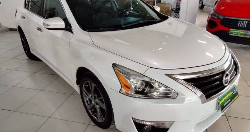 Nissan Altima  SL 2.5 16V 4p Aut. - Branca - 2013/2014
