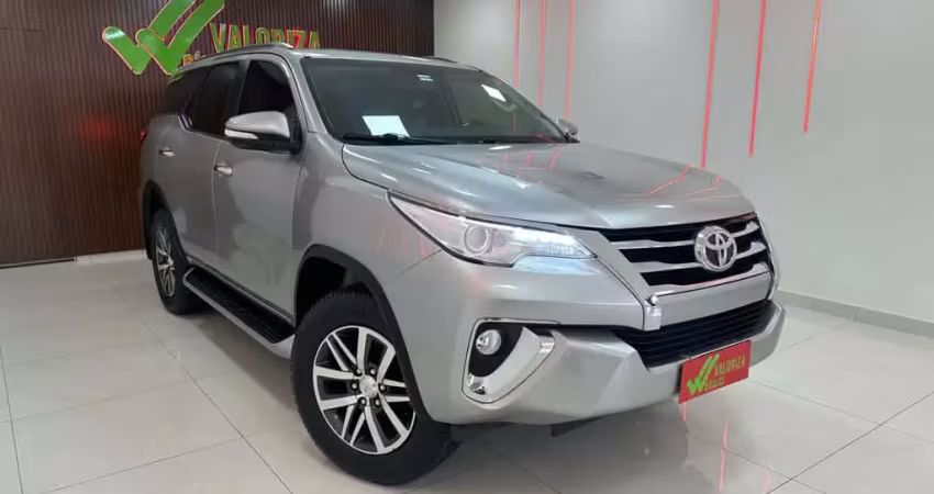 TOYOTA HILUX SW4 SW4 SRX 4x4 2.8 TDI 16V Dies. Aut.