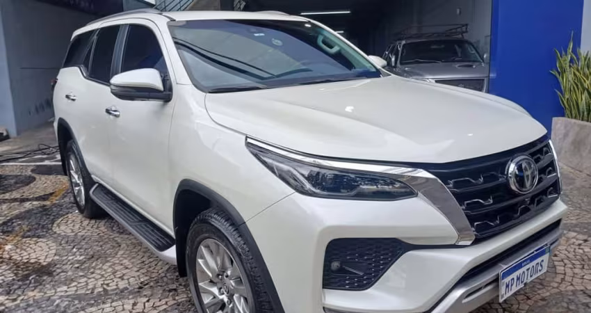 Toyota Hilux sw4 2022 2.8 d-4d turbo diesel srx 7l 4x4 automático