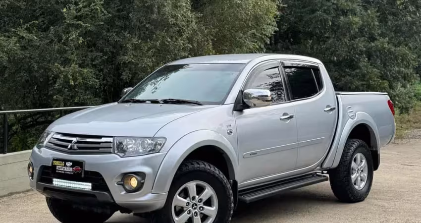 Mitsubishi L200 Triton HPE 3.2 CD TB Int.Diesel Aut - Prata - 2014/2015