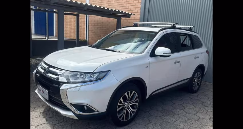 Mitsubishi Outlander 3.0/ GT 3.0 V6 Aut.  - Branca - 2015/2016
