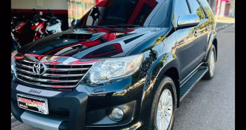 Toyota HILUX SW4 3.0 SRV 4X4 7 LUGARES 16V TURBO INTERCOOLER DIESEL 4P AUTOMÁTICO