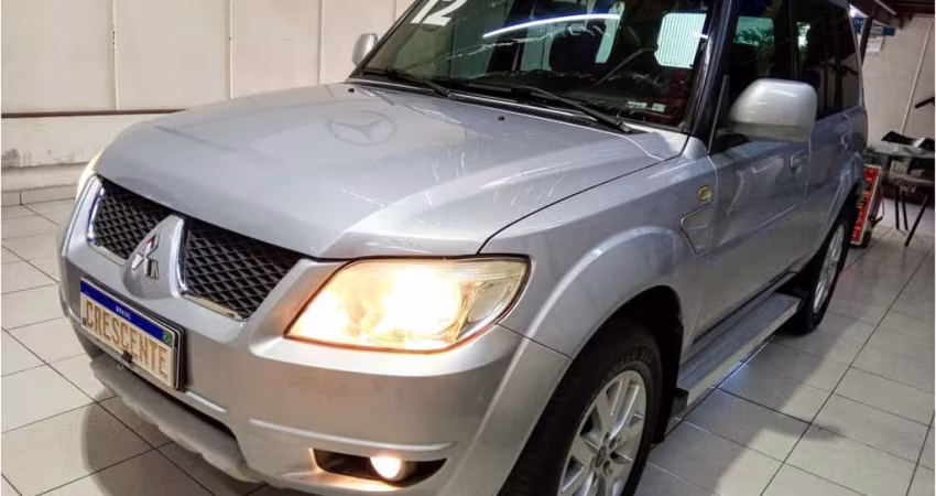 Mitsubishi Pajero TR4 Mitsubishi Pajero TR4 2.0 Flex 2011/2012 2WD Manual - Prata - 2011/2012
