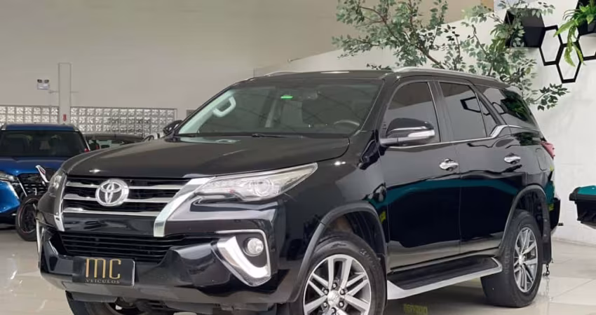Toyota Hilux SW4 SRX 4x4 2.8 TDI 16V Dies. Aut.