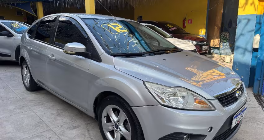 FORD FOCUS HATCH 1.6 FLEX MANUAL – DESEMPENHO, CONFORTO E CUSTO-BENEFÍCIO INCRÍVEL!