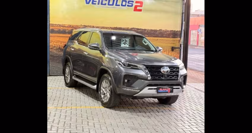 Toyota HILUX SW4 2.8 D-4D TURBO DIESEL SRX 7L 4X4 AUTOMÁTICO