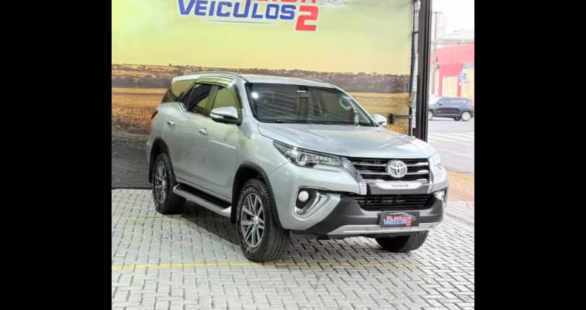 Toyota HILUX SW4 2.8 SRX 4X4 16V TURBO INTERCOOLER DIESEL 4P AUTOMÁTICO