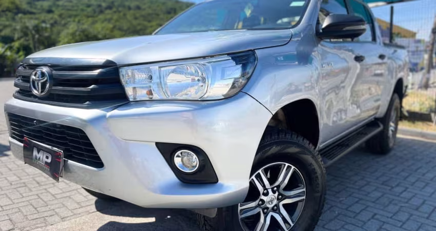 Toyota Hilux CD 4x4 2.8 Diesel Mec.  - Prata - 2019/2020