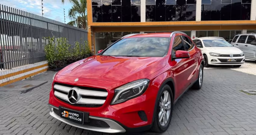 MERCEDES-BENZ GLA200 2015