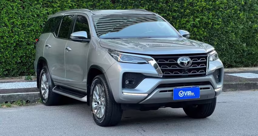 TOYOTA HILUX SW4 SW4 SRX 4x4 2.8 TDI 16V Dies. Aut.
