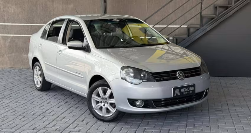 VOLKSWAGEN POLO SEDAN 1.6 8V COMFORTLINE 4P 2013