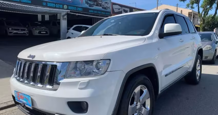 JEEP GRAND CHEROKEE 3.6 LAREDO 4X4 V6 24V GASOLINA 4P AUTOMÁTICO