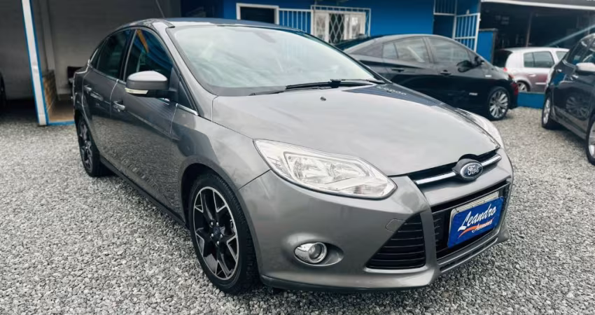 FORD FOCUS SED. TITANIUM 