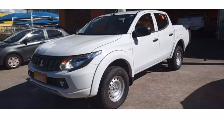 Mitsubishi L200 triton 2023 2.4 16v turbo diesel gl cd 4x4 manual