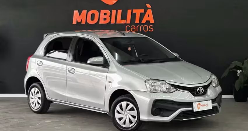 Toyota Etios XS 1.5 Flex 16V 5p Aut.  - Prata - 2017/2018