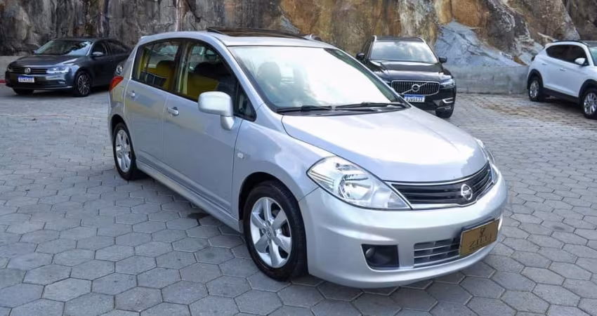 Nissan Tiida SL 1.8 AT - Prata - 2012/2013