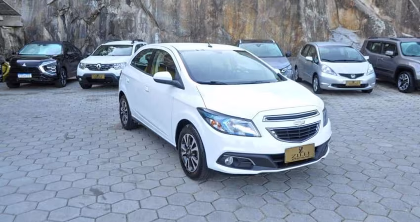 Chevrolet Onix LTZ 1.4 MT  - Branca - 2014/2015