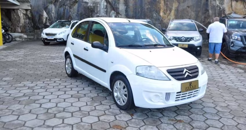 Citroën C3 GLX 1.4 MT  - Branca - 2011/2011
