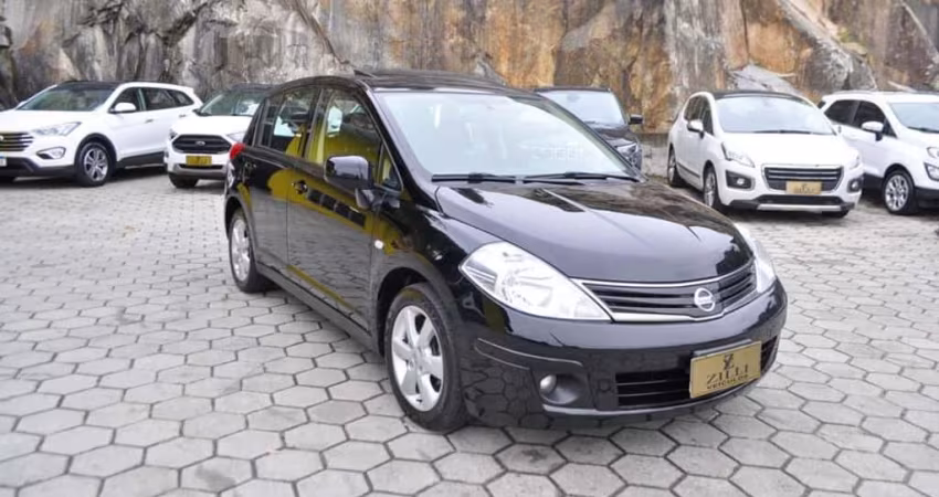 Nissan Tiida SL 1.8 MT - Preta - 2010/2011
