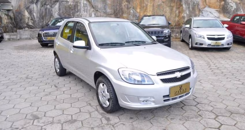 Chevrolet Celta LT 1.0  - Prata - 2013/2014