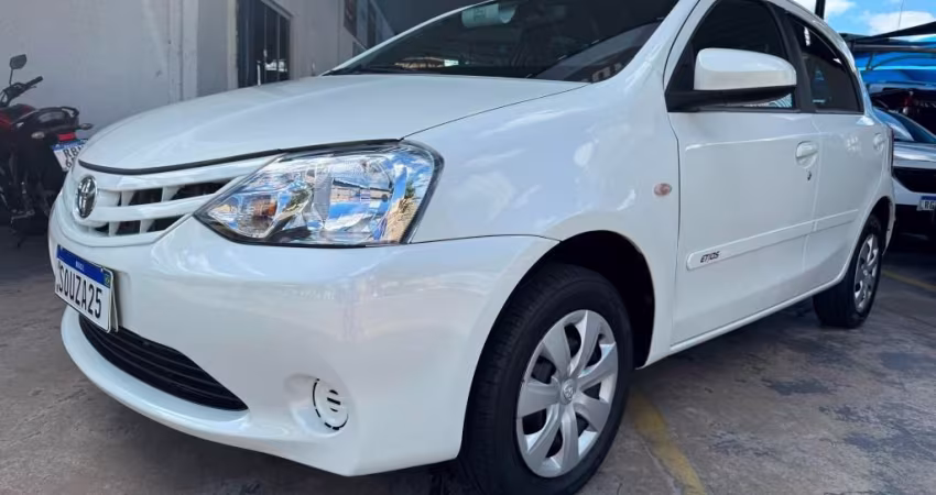 TOYOTA ETIOS X  1.3 FLEX HATCH  MANUAL  2015/2016  COMPLETO REVISADO NOVISSIMO LACRADO