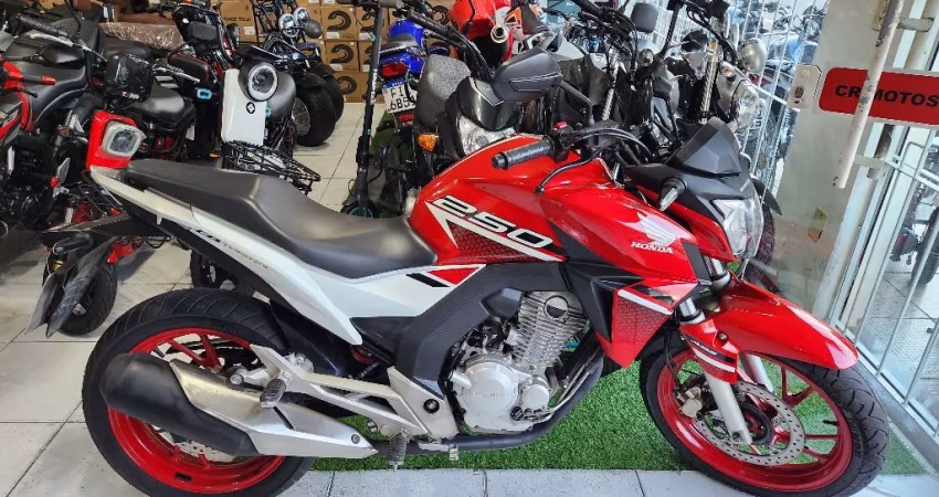 Honda Cb 250F Twister ABS, revisada, aceito troca e financio