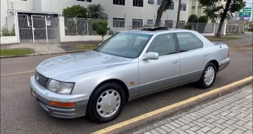 LEXUS LS 400 4.0 V-8 4P  1997