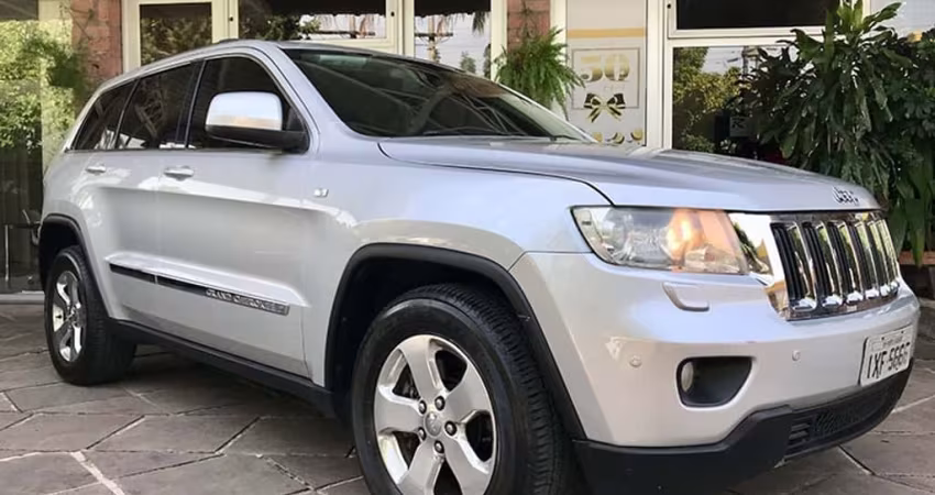 JEEP GRAND CHEROKEE 3.6 LAREDO 4X4 V6 24V GASOLINA 4P AUTOMÁTICO