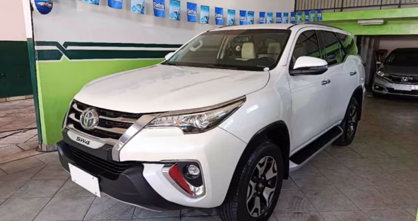 Toyota HILUX SW4 2.8 SRX DIAMOND 4X4 7 LUGARES 16V TURBO INTERCOOLER DIESEL 4P AUTOMÁTICO