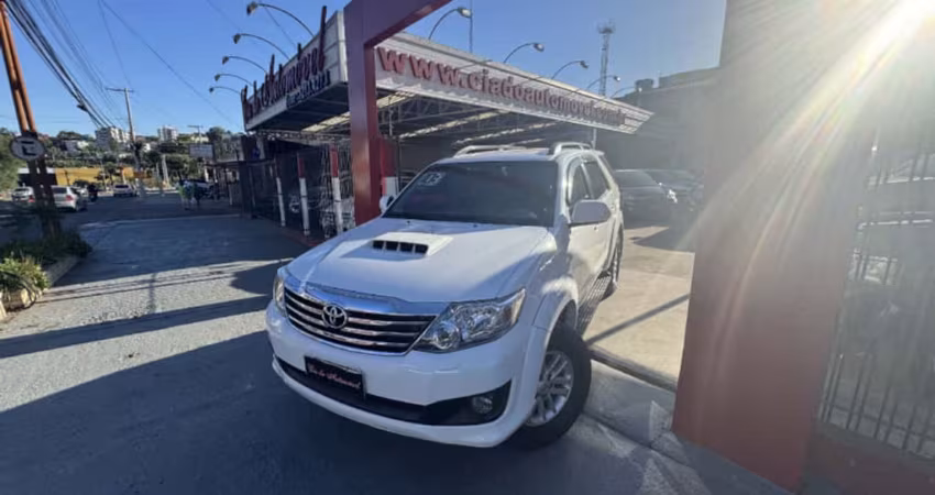 Toyota HILUX SW4 3.0 SRV 4X4 16V TURBO INTERCOOLER DIESEL 4P AUTOMÁTICO