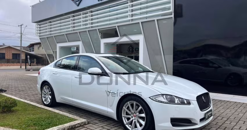 Jaguar XF JAGUAR 2.0 GTDI SPORT LUXURY 240cv Aut.  - Branca - 2014/2015