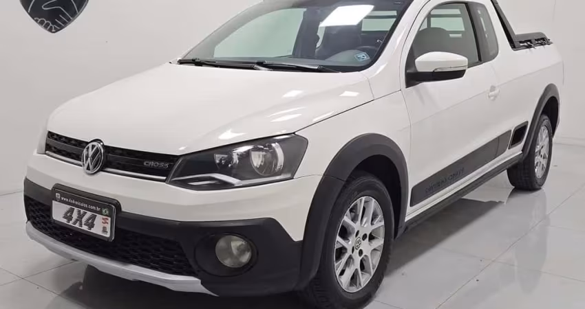 Volkswagen Saveiro CROSS 1.6 Mi Total Flex 8V CE  - Branca - 2013/2014