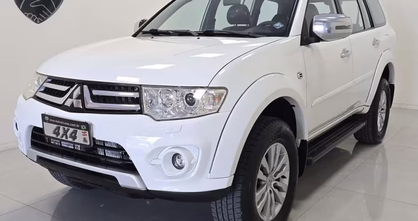 Mitsubishi Pajero HPE 3.2 4x4 T.I. Dies. 7p Aut.  - Branca - 2015/2016