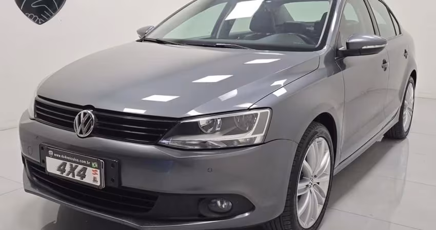 Volkswagen Jetta Comfortline 2.0 Automático  - Cinza - 2014/2014