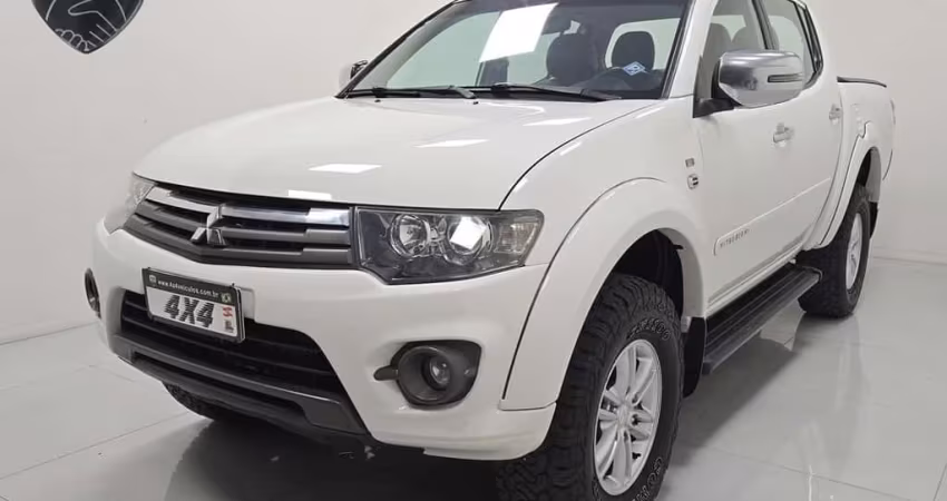 Mitsubishi L200 Triton HPE 3.2 CD TB Int.Diesel Aut  - Branca - 2015/2016