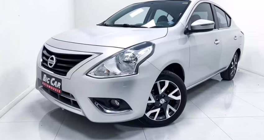 Nissan Versa UNIQUE 1.6 16V Flex Mec.  - Prata - 2015/2016