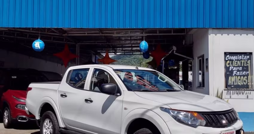 Mitsubishi L200 Triton GL 2.4 Diesel 4x4 CD 2023: Força e Robustez para o Trabalho!