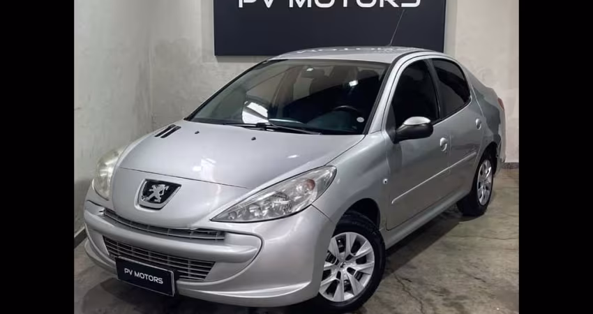 Peugeot 207 Sed. Passion XR Sport 1.4 Flex 8V 4p  - Prata - 2012/2013