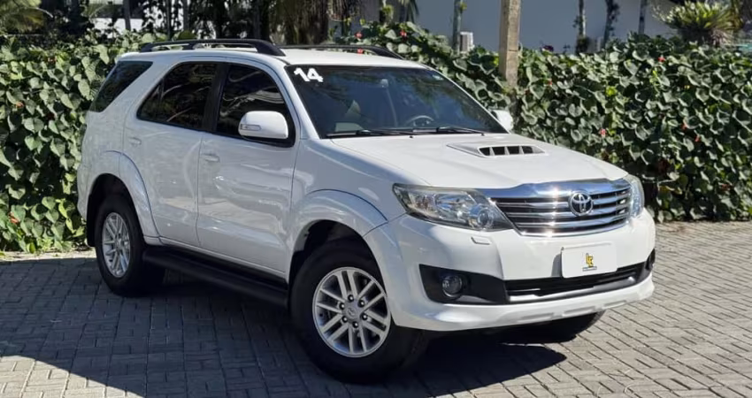 Toyota Hilux SW4 SRV D4-D 4x4 3.0 TDI Dies. Aut  - Branca - 2014/2014