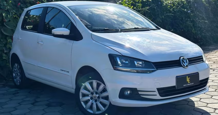 Volkswagen Fox Comfortline 1.0 Flex 12V 5p  - Branca - 2015/2016