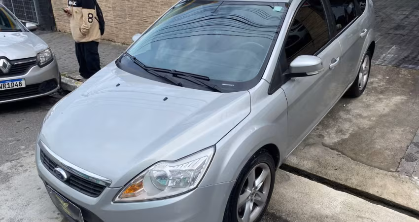FORD FOCUS 2.0 GHIA 16V FLEX 4P AUTOMÁTICO 2011