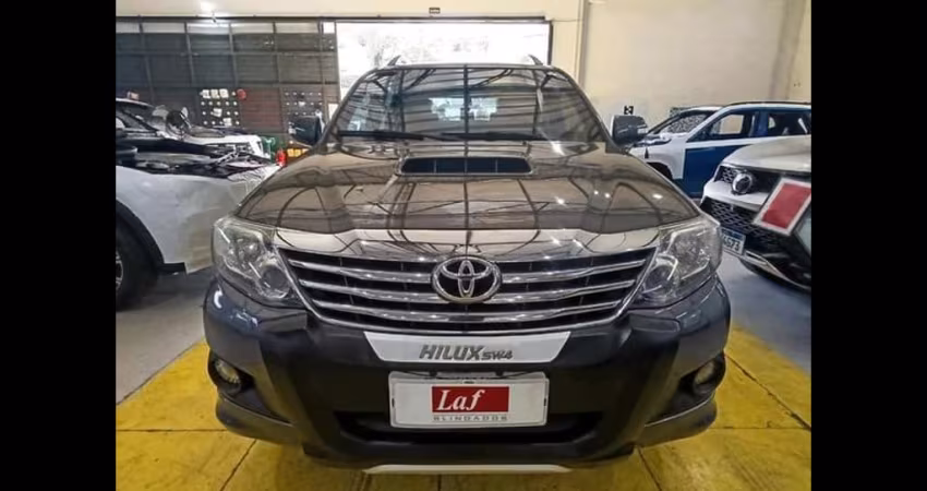 TOYOTA HILUXSW4 SRV4X4 2014